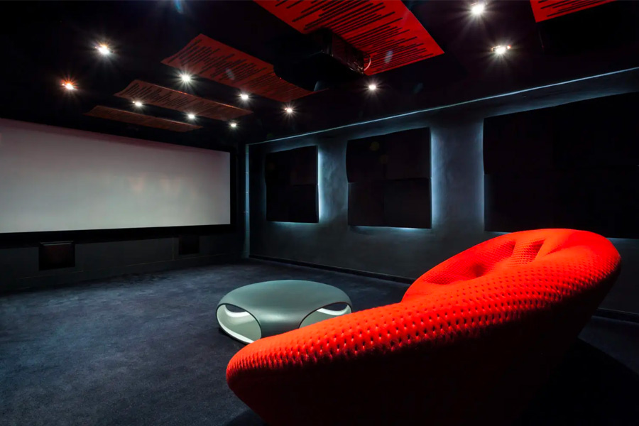 Joseph Read demo room DLA-NZ500